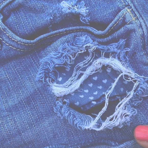 HP 🥳💕 Hollister: Distressed shorts - Picture 2 of 5